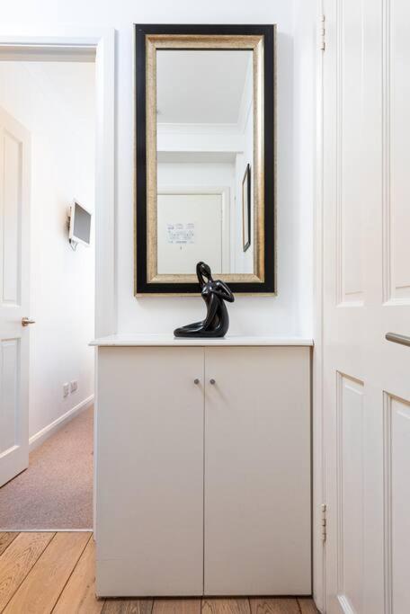Chic Apartment - Fabulous Central Location In Zone 1 Londen Buitenkant foto